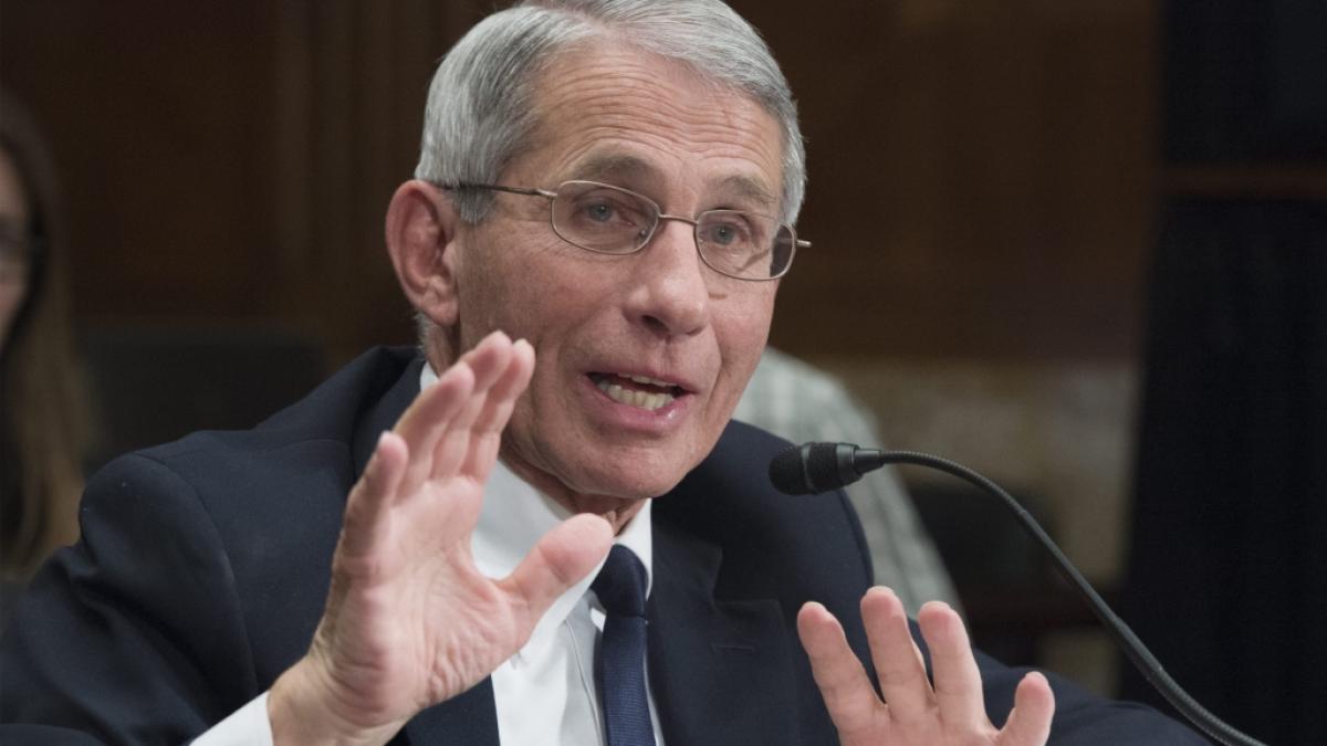 Der US-Immunologe Anthony Fauci hat eine erste Einsch&auml;tzung zu Krankheitsverl&auml;ufen von durch die Omikron-Variante ausgel&ouml;sten Coronavirus-Infektionen gegeben. (Foto)