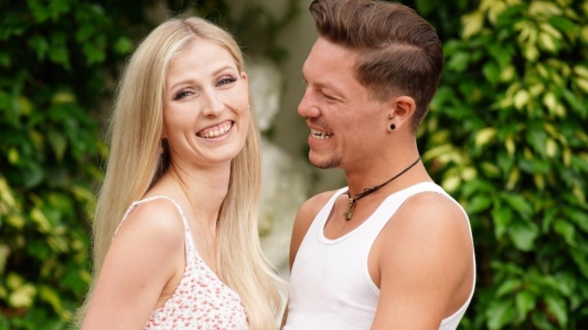 Kerstin und Bauer Peter sind nach der Hofwoche offiziell ein Paar. (Foto)