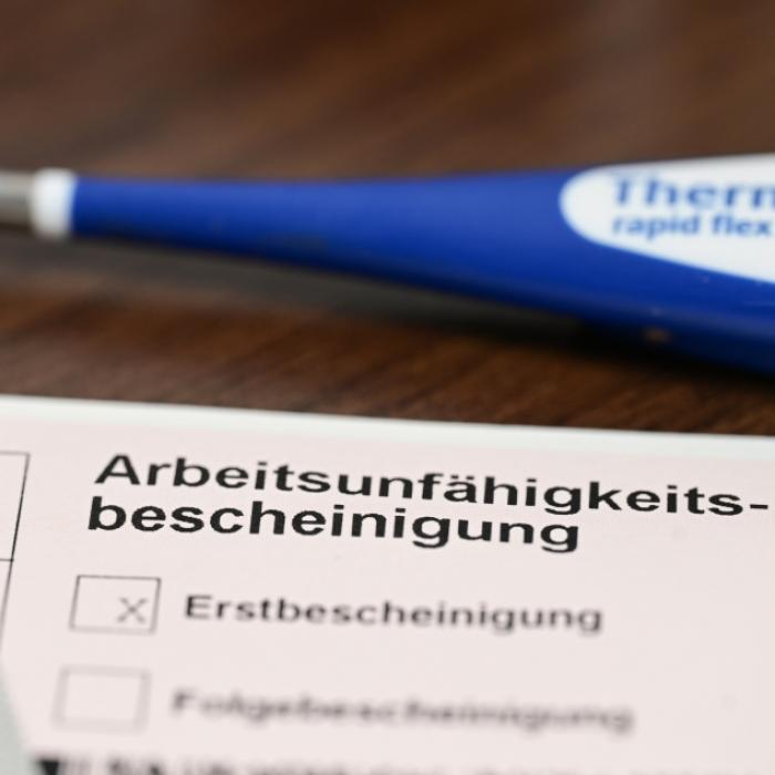 Normalerweise gehört eine Krankschreibung zu Ihrem guten Recht - doch bei zu passgenauer Terminierung wird der Arbeitgeber hellhörig.