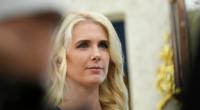 Natalie Harp hört zu, während Donald Trump im Oval Office spricht.