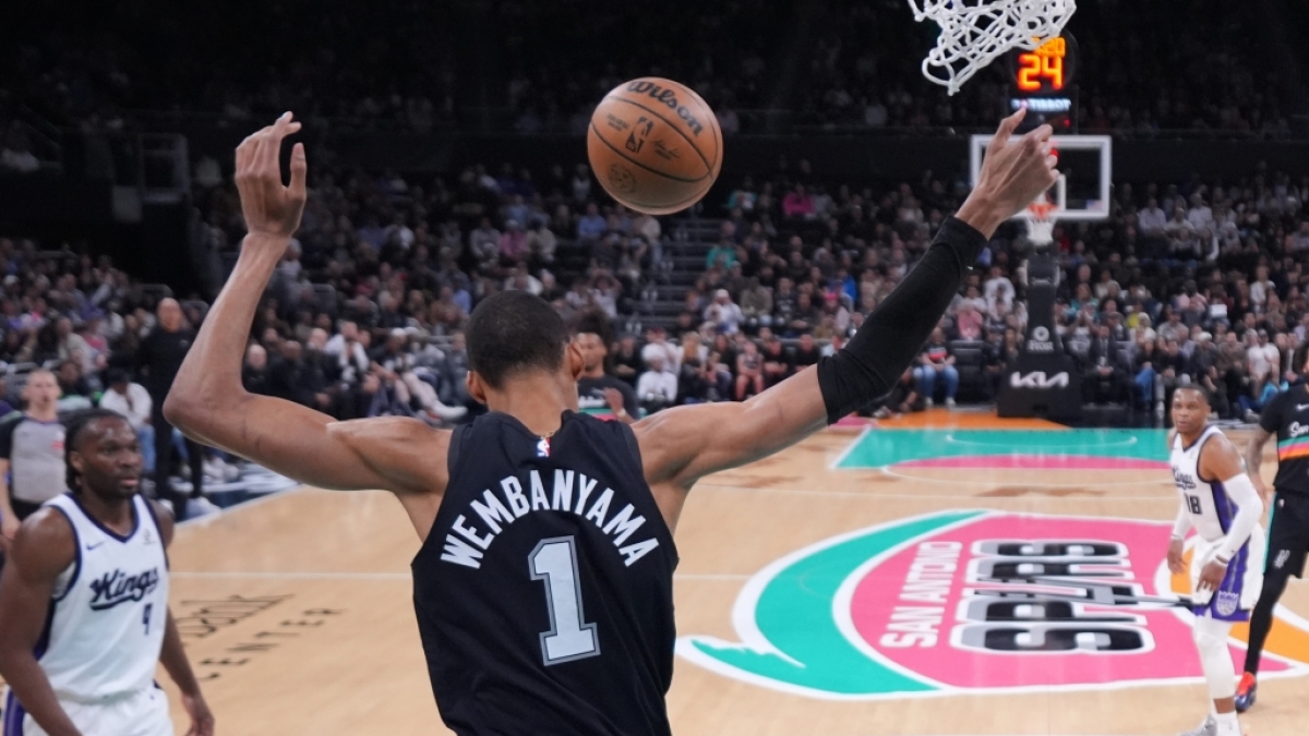 Victor Wembanyama von den San Antonio Spurs trifft den Korb gegen die Sacramento Kings, am 21.02.2026. (Symbolbild) (Foto)