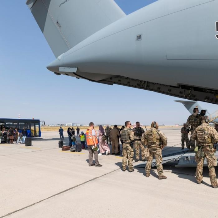 Vergewaltiger und Co.! Bundeswehr holte 20 Kriminelle nach Deutschland