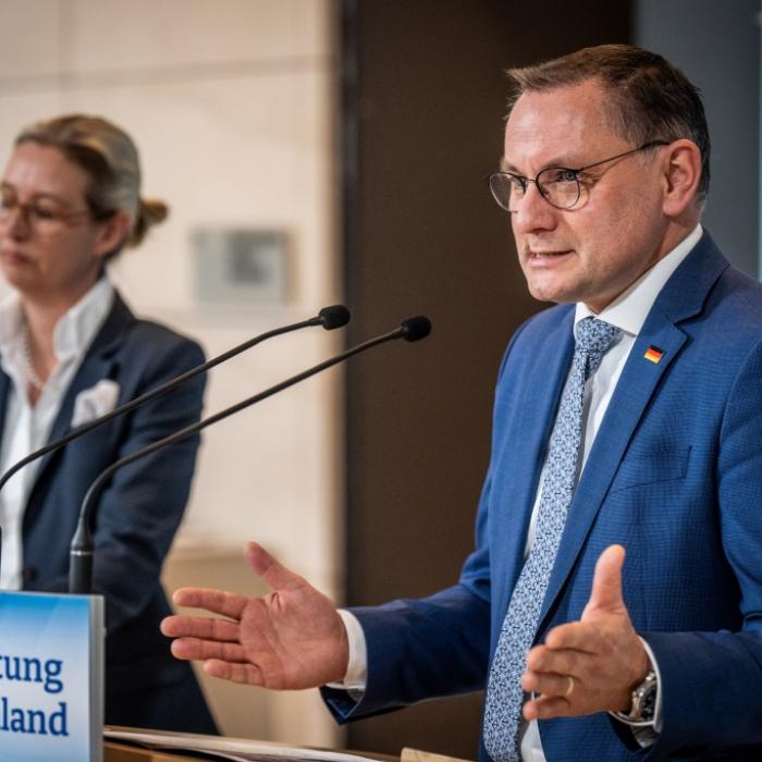 Sie könnten Justiz und Co. besetzen! Verfassungsexperte fordert Gesetz gegen AfD