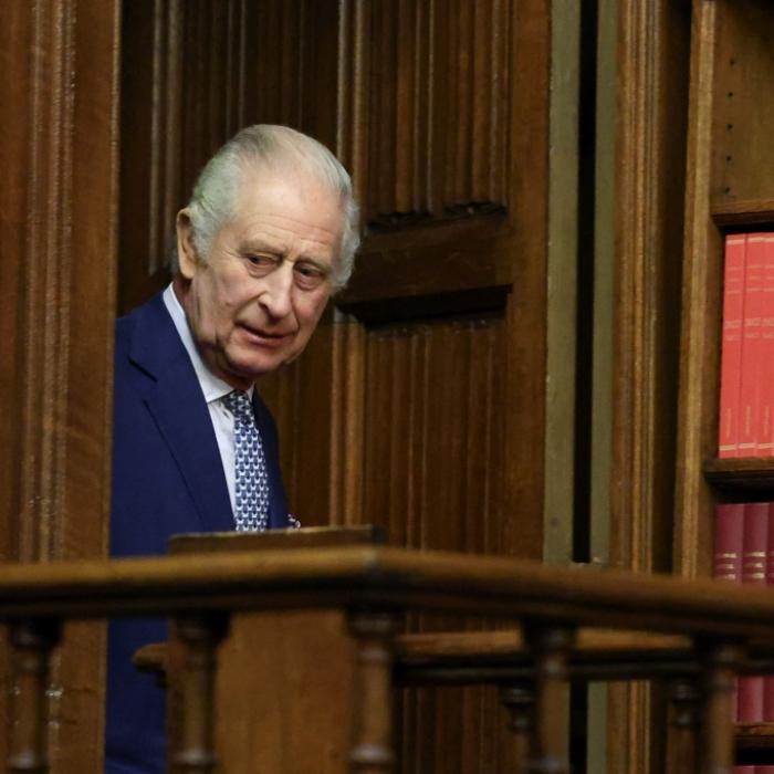 Angestellte bibbern! Briten-Monarch immer unberechenbarer