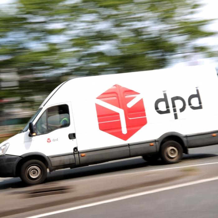 Tot in Lieferwagen gefunden! DPD-Bote arbeitet sich wegen Black Friday zu Tode