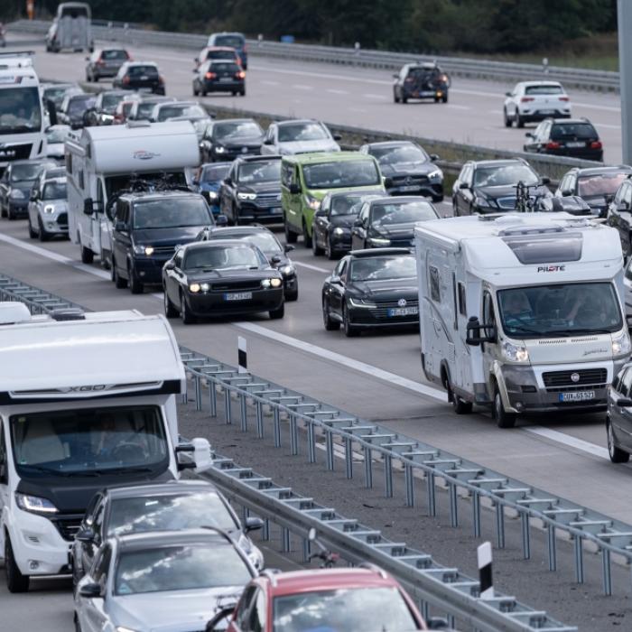 Ferienende erhöht Stau-Gefahr! Auf diesen Autobahnen wird's eng