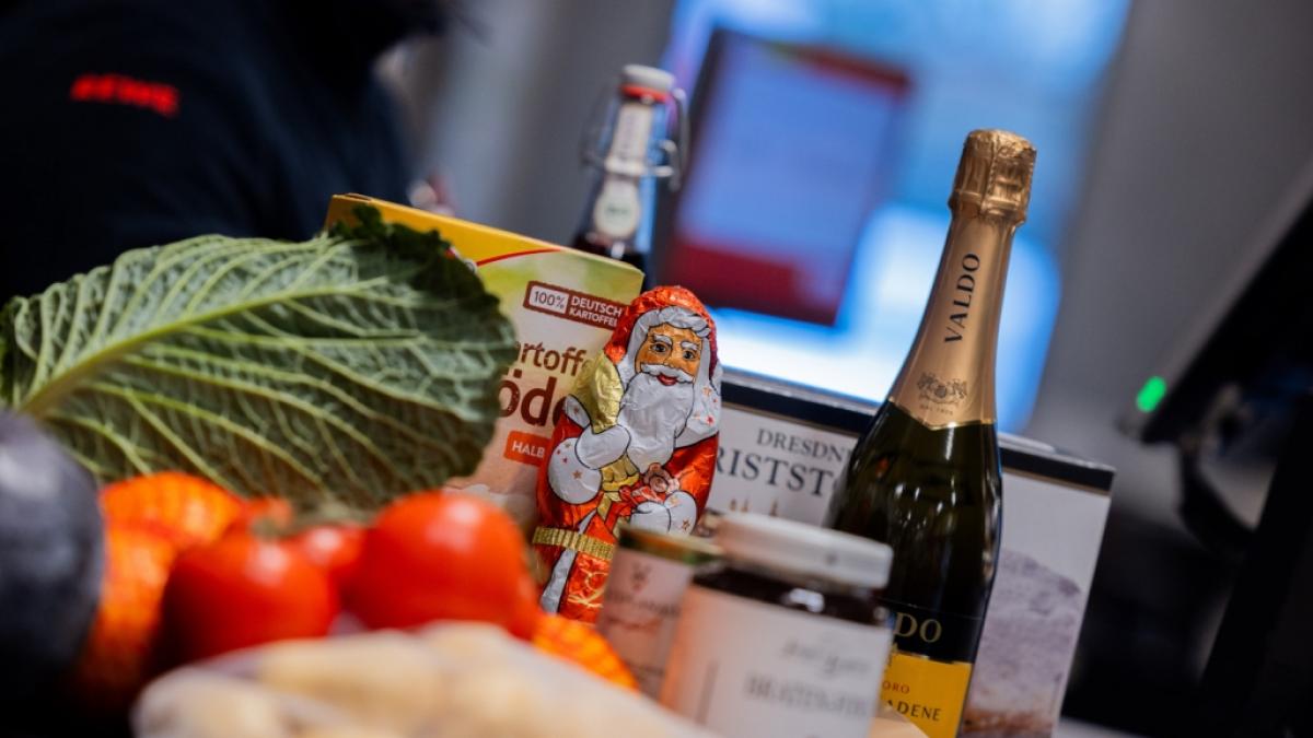 Beim Lebensmitteleinkauf zu Weihnachten l&auml;sst sich dank satter Discounter-Rabatte ordentlich sparen. (Foto)