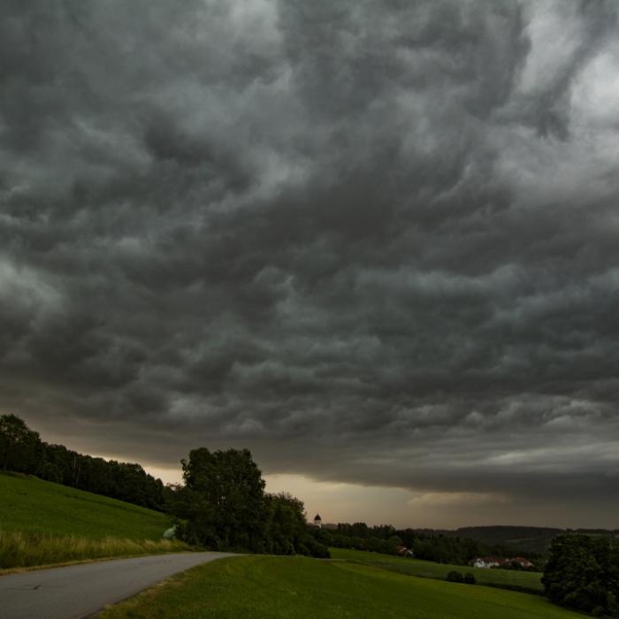 Weltuntergang in Landshut! Sturzbäche fluten Süddeutschland