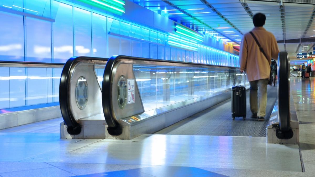 Eine Frau wurde auf dem Flughafen Bangkok beim Sturz auf einem Rollband so schwer verletzt, dass ihr Bein amputiert werden musste (Symbolfoto). (Foto)