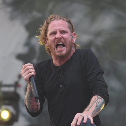 Genickbruch! Slipknot-Sänger bricht auf Bühne zusammen