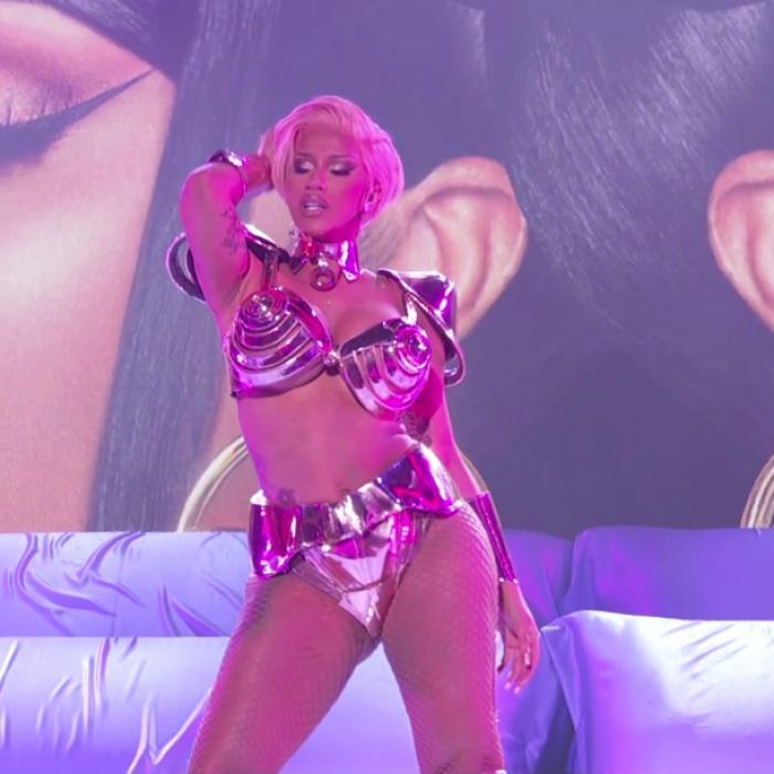 Bühne in Strip-Club verwandelt! Rapperinnen fackeln Grammys ab