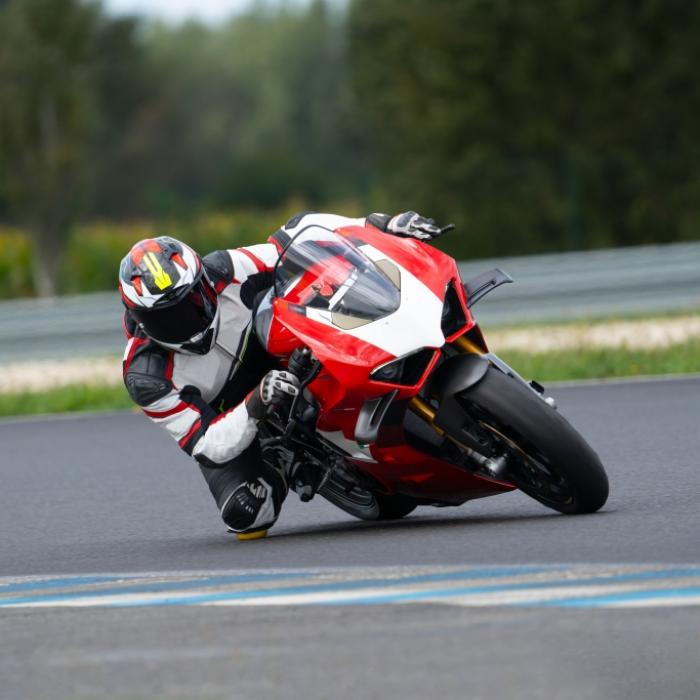 Mit Kopf auf Asphalt geprallt - Motorrad-Talent (17) stirbt bei Trainingsunfall 