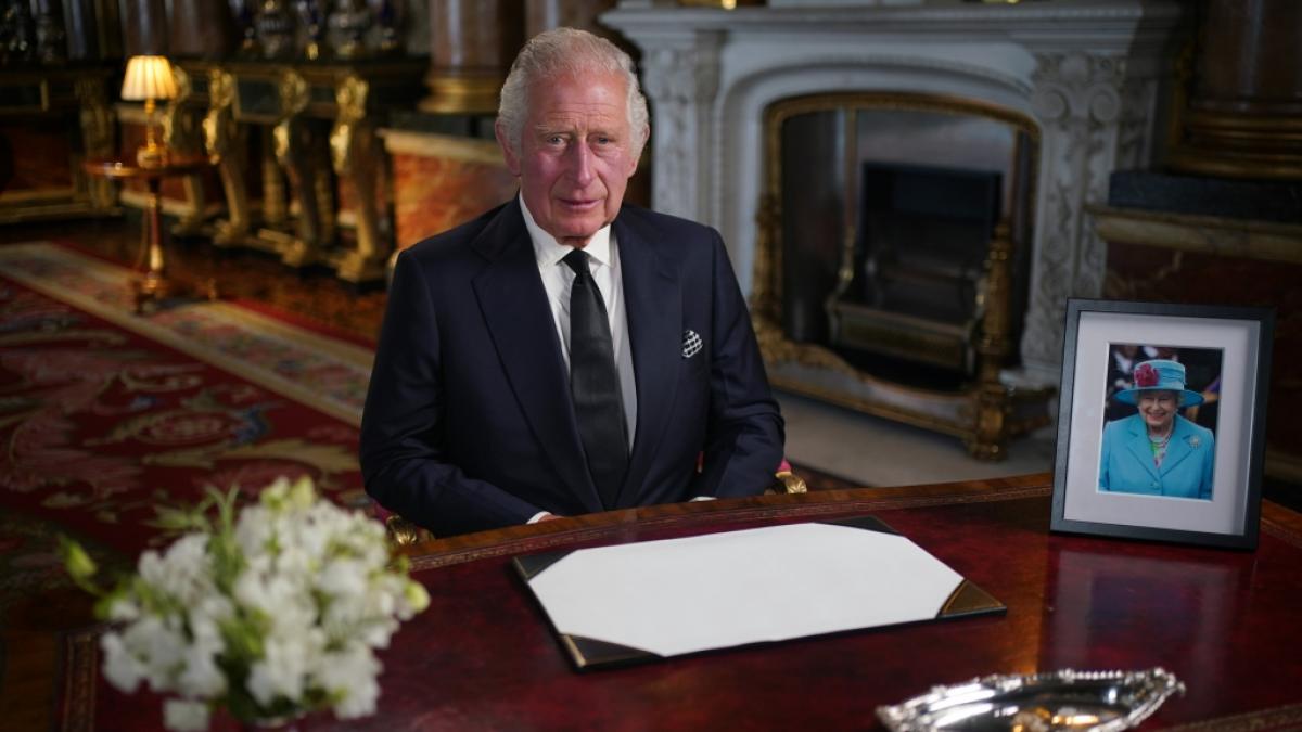 K&ouml;nig Charles III. l&auml;sst die Royal-Fans wegen &Auml;nderungen bei seiner ersten Weihnachtsansprache r&auml;tseln. (Foto)