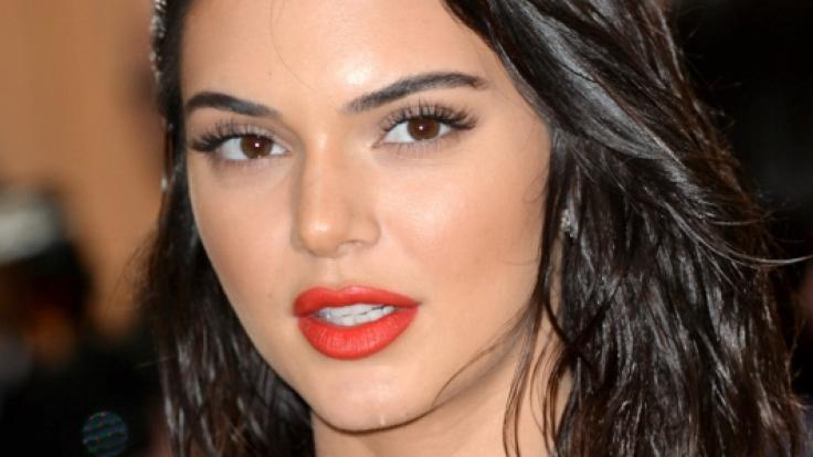 Auch Supermodel Kendall Jenner schummelt sich hin und wieder schön.