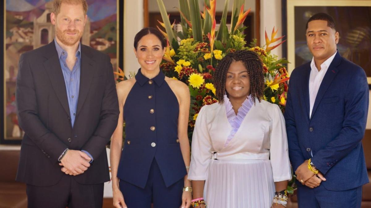 Prinz Harry und Herzogin Meghan werden bei ihrer Ankunft in dem südamerikanischen Land von Francia Marquez, Vizepräsidentin von Kolumbien, und ihrem Partner Yerney Pinillo Ocoro empfangen. (Foto)