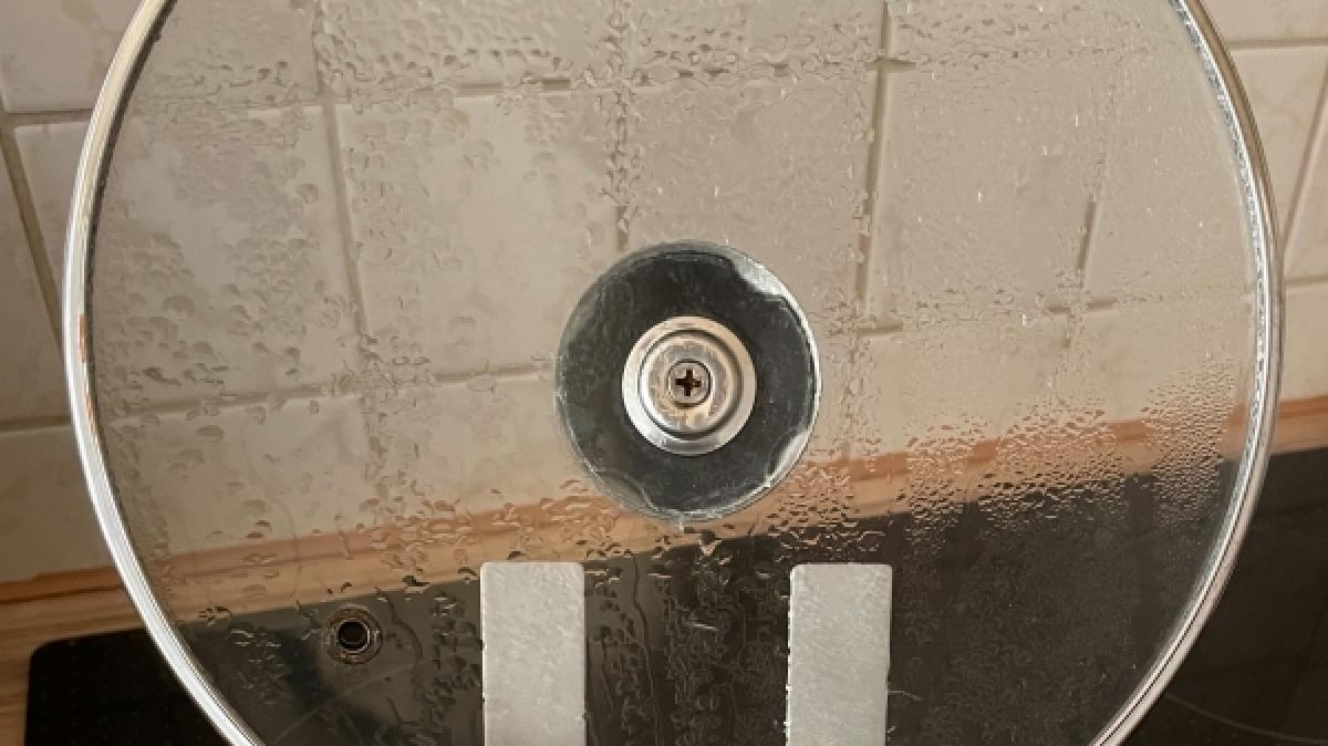 Der Topfdeckel hielt problemlos auf topfi. (Foto)