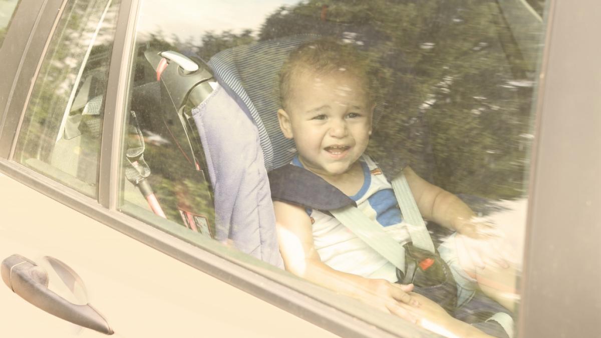 Ein 18 Monate altes Kind ist jetzt an &Uuml;berhitzung gestorben, weil es von seinem Vater wohl im Auto vergessen wurde. (Symbolbild) (Foto)