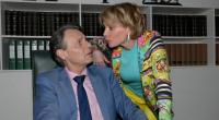 Gerner (Wolfgang Bahro) und Yvonne (Gisa Zach) stehen nach dem überraschenden Tod von Felix Lehmann unter Schock.