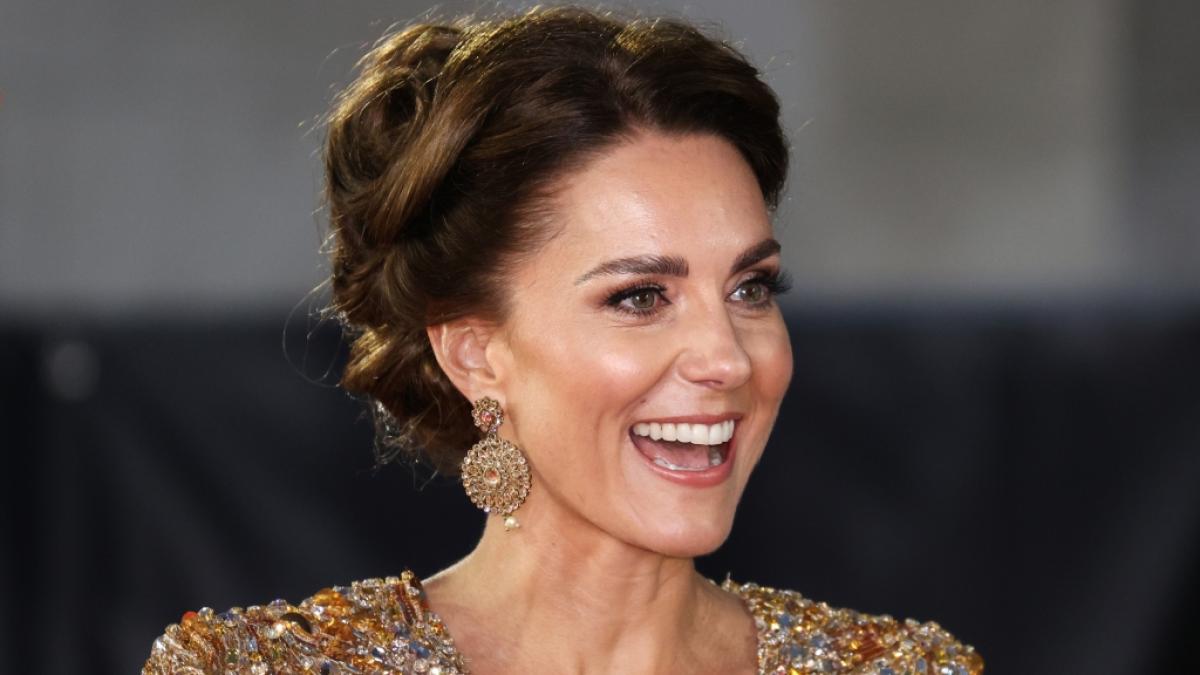 So gl&uuml;cklich wie bei der Premiere des James-Bond-Films "So Time To Die" im Herbst 2021 darf Prinzessin Kate nun wieder strahlen: Ihr Bruder James Middleton macht die k&uuml;nftige K&ouml;nigin zur Tante, seine Ehefrau Alizee erwartet Nachwuchs. (Foto)