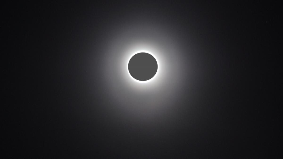 Am 21.06.2020 schiebt sich der Neumond vor die Sonne. (Foto)
