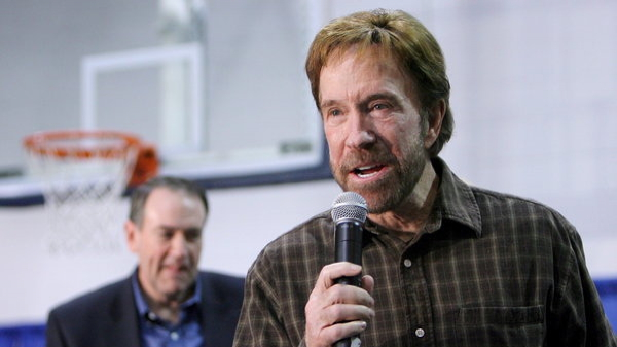 Chuck Norris l&auml;sst sich auch nach zwei Herzinfarkten nicht unterkriegen. (Foto)