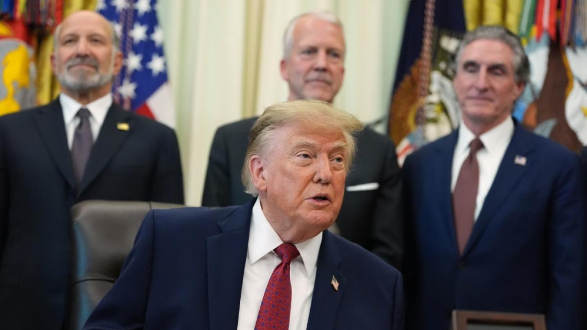 Donald Trump droht dem Iran bei einem Pressetermin im Wei&szlig;en Haus mit milit&auml;rischer Zerst&ouml;rung, stellt aber auch eine Einigung in Aussicht. (Foto)