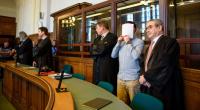 In Berlin sind am Montag zwei Männer wegen einem illegalen Autorennen mit tödlichem Ausgang wegen Mordes zu lebenslangen Gefängnisstrafen verurteilt worden. Das harte Urteil ist bislang einmalig.