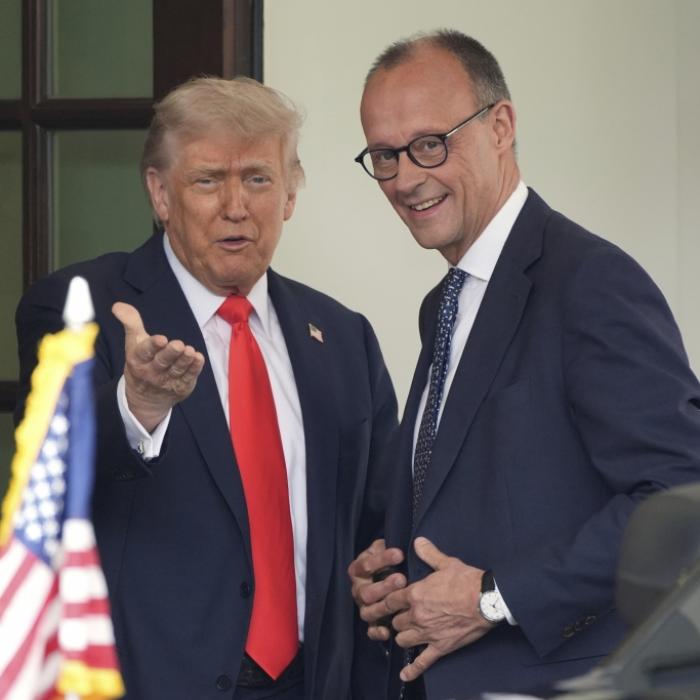Kanzler im Höhenflug - Nach Trump-Besuch jetzt die Überraschung