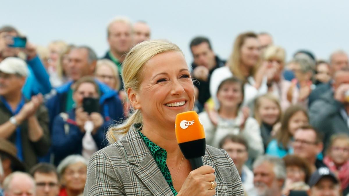 Andrea Kiewel lud am 5. September 2021 im "ZDF Fernsehgarten" zum Schlagerfestival. (Foto)