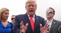 Donald Trump (M.) bereut seine Richter-Ernennungen mittlerweile.