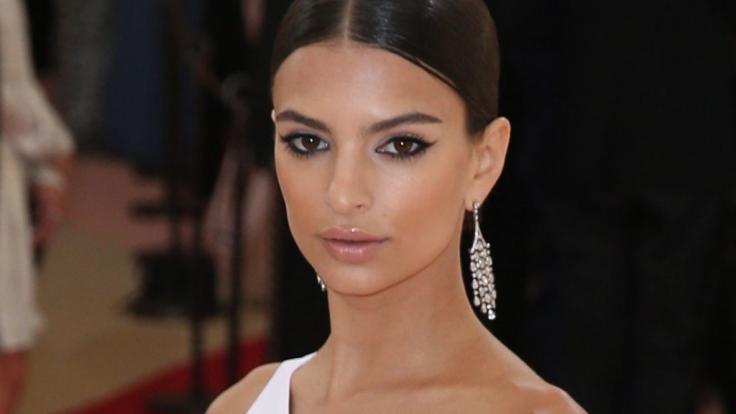 Emily Ratajkowski hat auf Instagram blank gezogen.