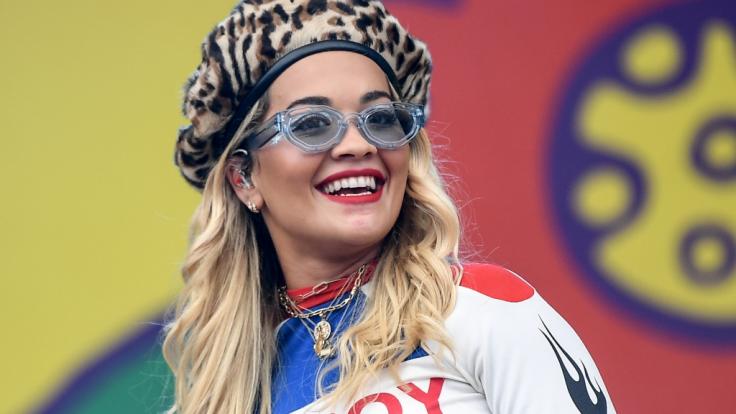 Sängerin Rita Ora weiß ganz genau, wie sie ihre Fans zum Strahlen bringen kann.