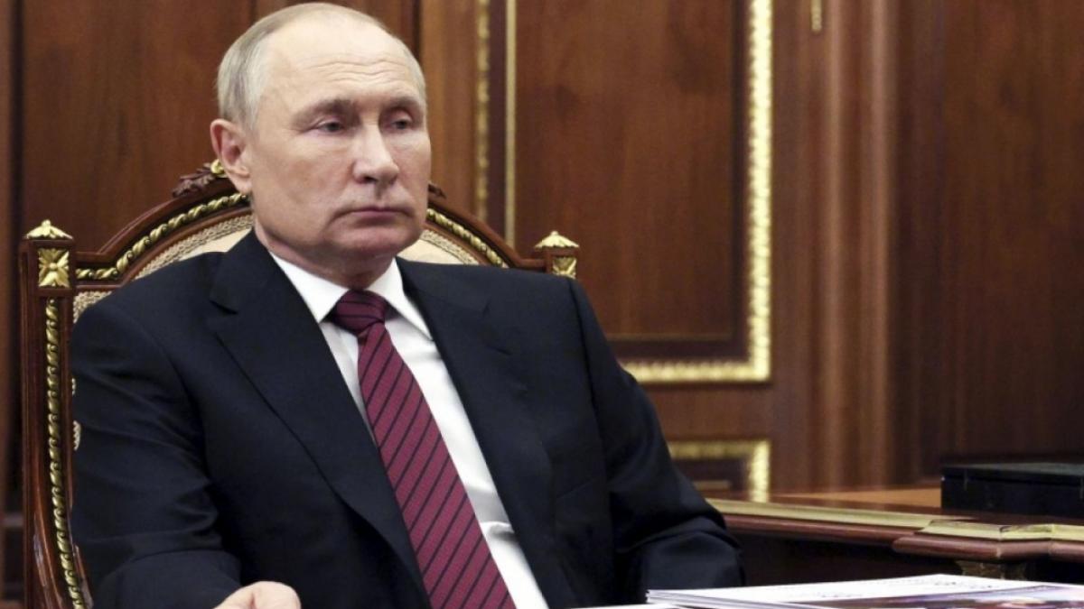 Die Nachrichten des Tages auf news.de:&nbsp;Wladimir Putin eiskalt: Nach Ukraine-Gegenoffensive! Schock-Video zeigt Putin-Atomzug (Foto)