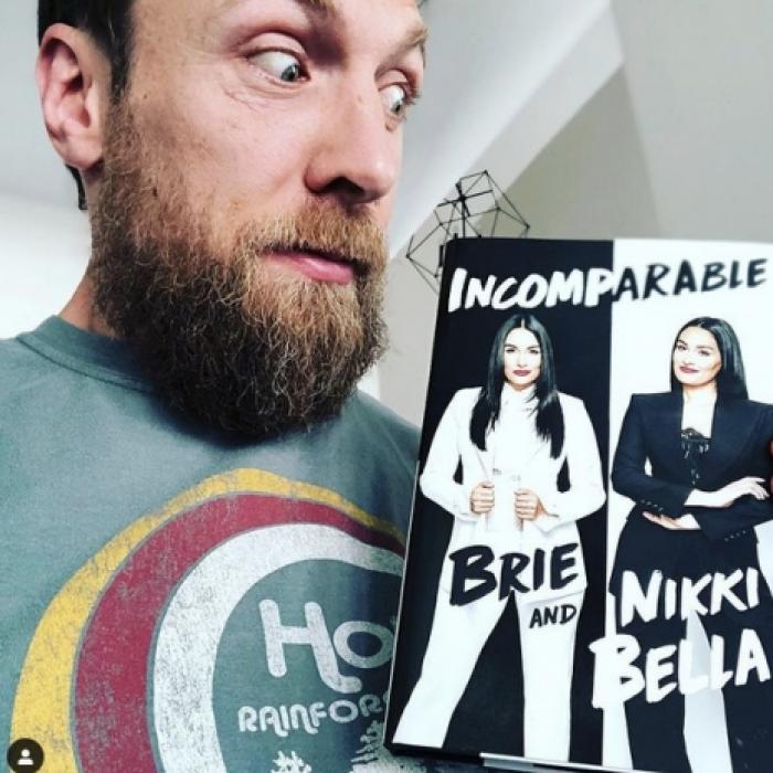 Glücklich mit Frau Brie und zwei Kindern! So lebt der WWE-Superstar
