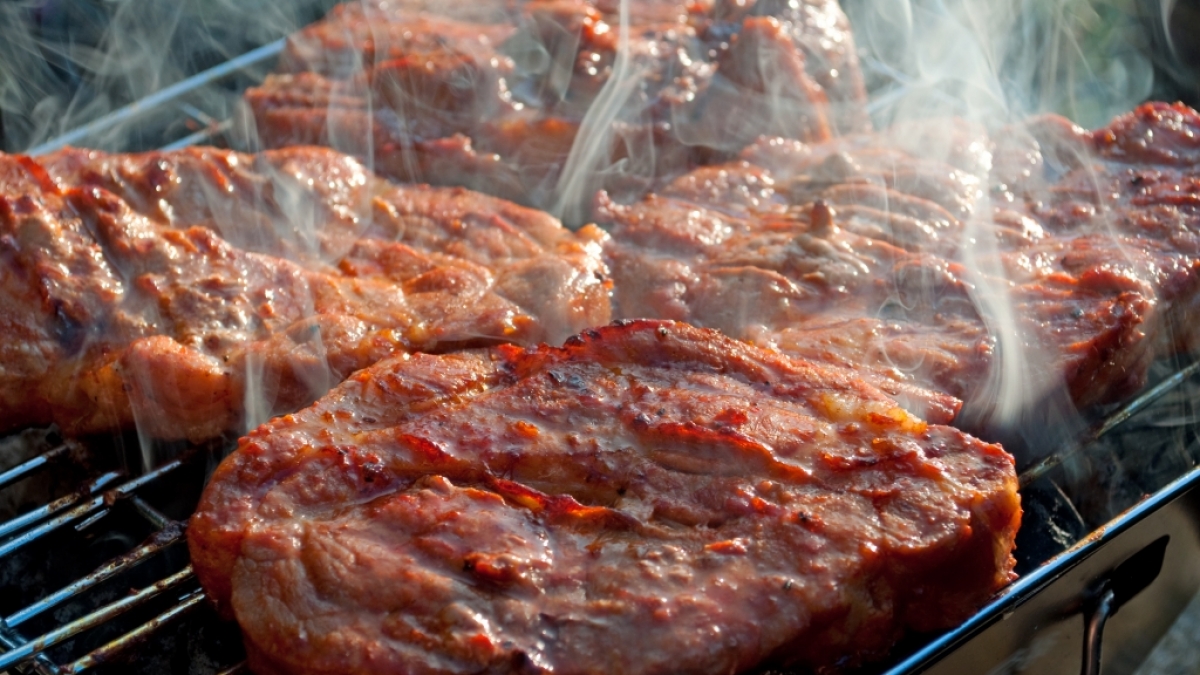 Wie gut sind abgepackte Schweinenackensteaks aus Supermarkt und Discounter wirklich? (Foto)
