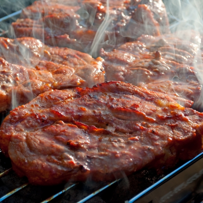 Mit Keimen belastet! So gut ist abgepacktes Grillfleisch tatsächlich