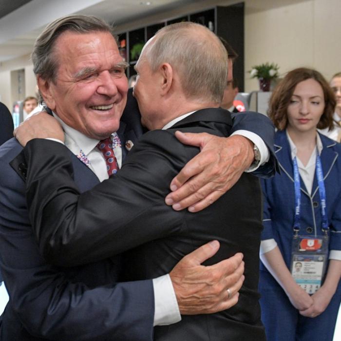 Trotz Putin-Freundschaft: Altkanzler darf in der SPD bleiben