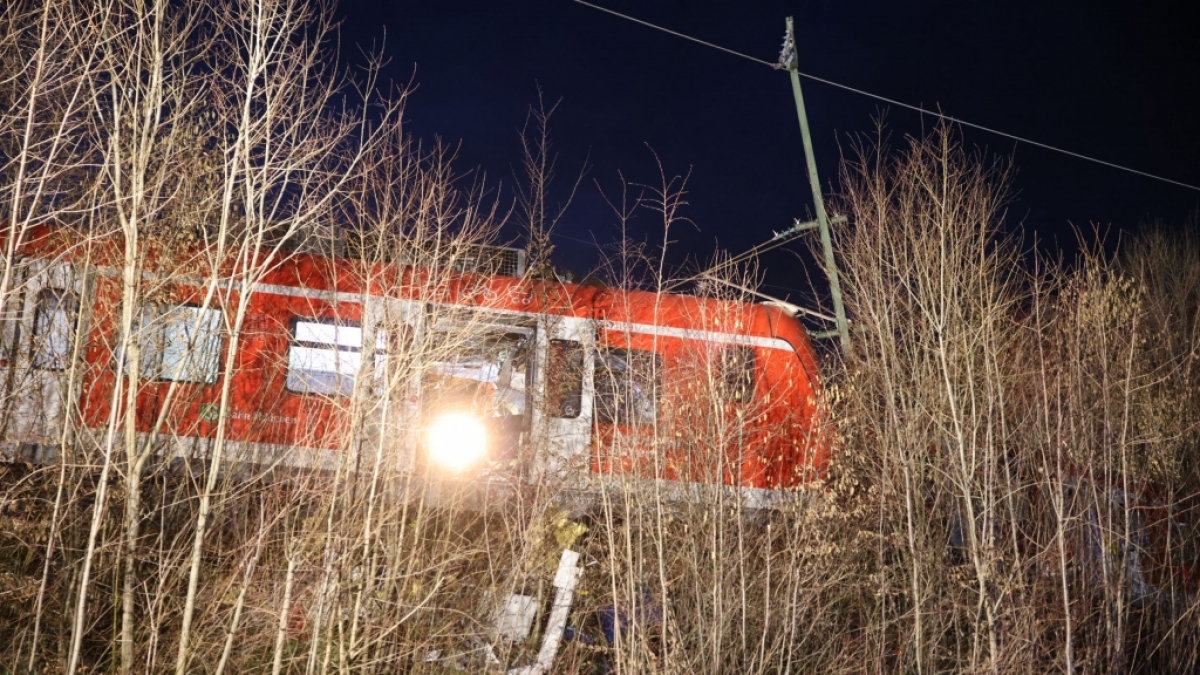 Bei M&uuml;nchen sind am Montagnachmittag zwei S-Bahnen kollidiert. (Foto)