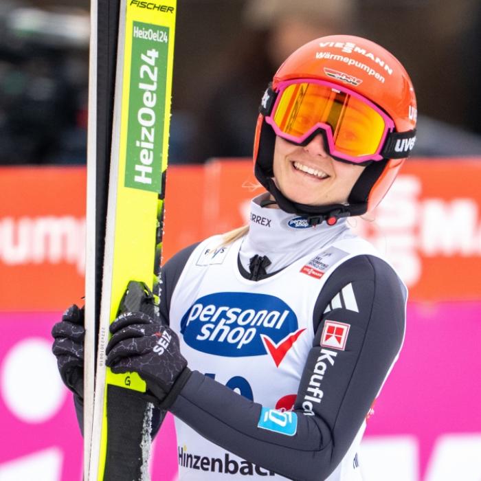 So lebt die Skispringerin und deutsche Olympia-Fahnenträgerin