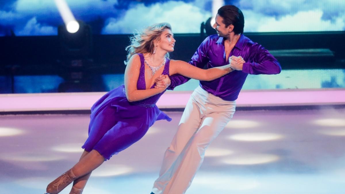 Sarina Nowak bei "Dancing on Ice". (Foto)