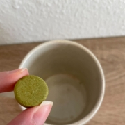 Die TeaBlobs müssen einfach in eine Tasse mit heißem Wasser gegeben werden.
