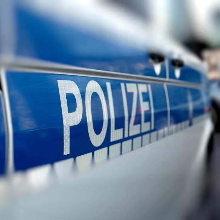 Mann aus Psychiatrie geflohen! Polizei fast Messerstecher