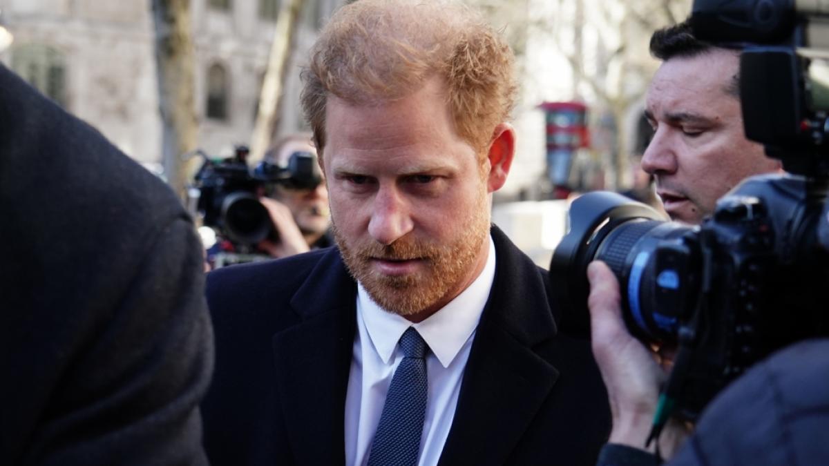 Prinz Harry ist &uuml;berraschend in London aufgekreuzt - allerdings offiziellen Angaben zufolge nicht, um mit der K&ouml;nigsfamilie das Kriegsbeil zu begraben. (Foto)