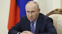 Russische Fallschirmspringer veranstalten einen Wettbewerb anlässlich Wladimir Putins 71. Geburtstag. Dabei starb der Top-Extremsportler Dmitri Belyayev.