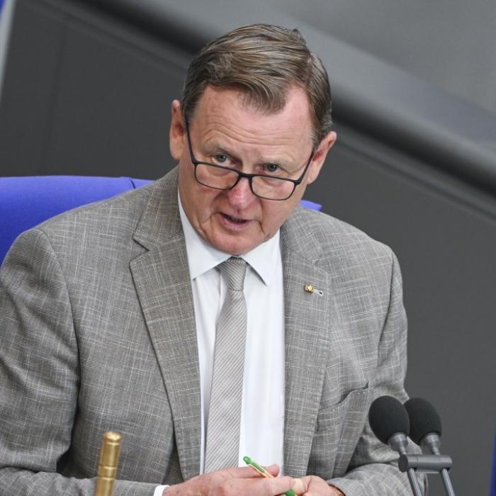 Linken-Politiker entfacht Debatte um neue Nationalhymne