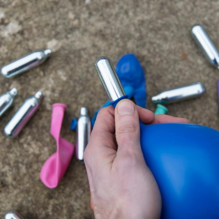 16-Jährige atmet tödliches Gas ein und bricht auf Party zusammen