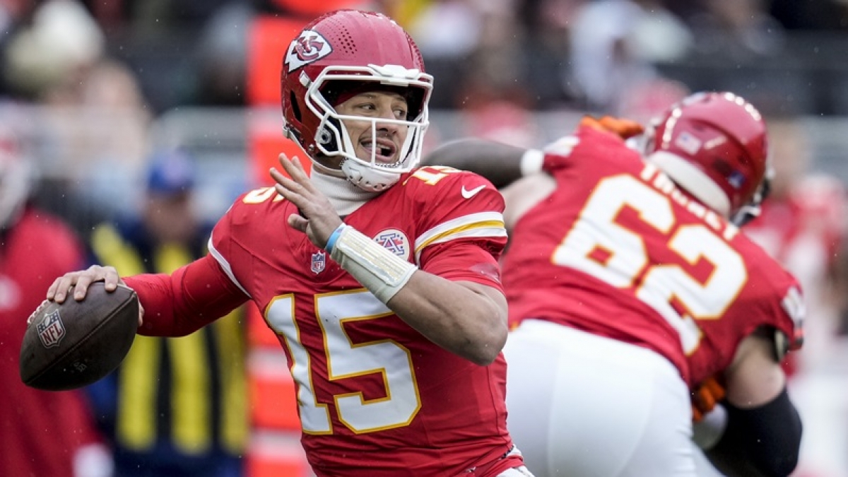 Patrick Mahomes verletzt und Gehirnersch&uuml;tterungs-Shock (Foto)