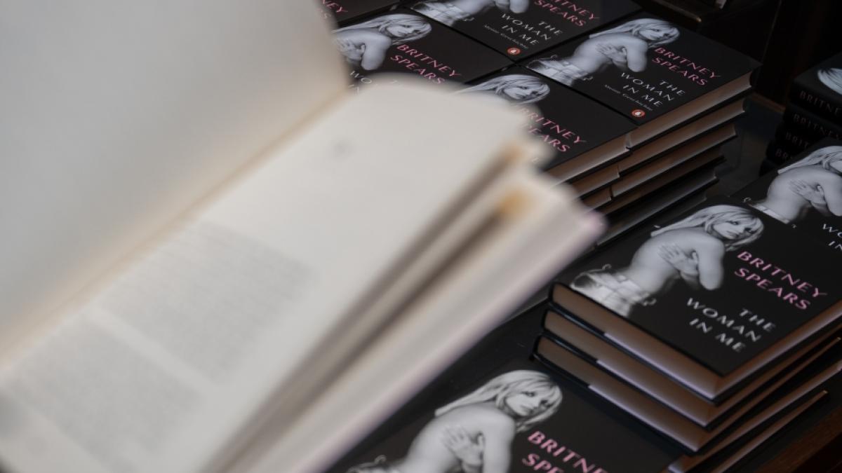 Britney Spears teilt in ihrem neuen Buch auch gegen Christina Aguilera aus. (Foto)