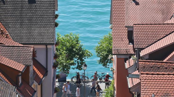 Am Bodensee gilt stellenweise ein Badeverbot wegen krankheitserregenden Fäkalien im Wasser.