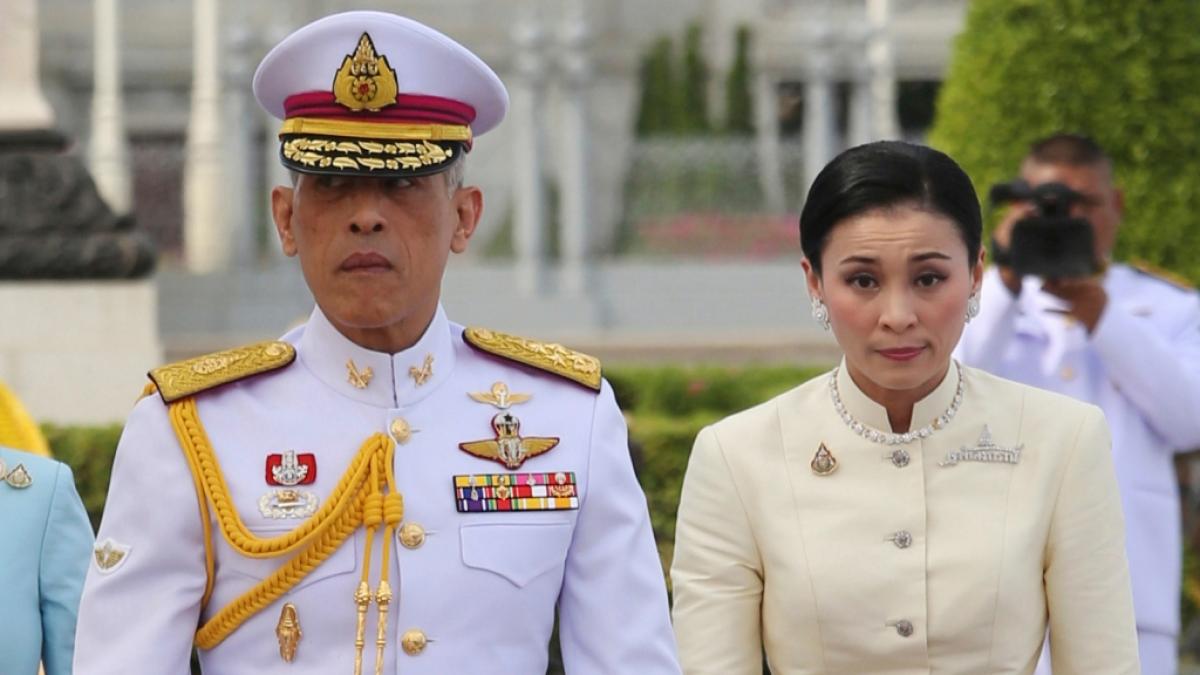 Prinzessin&nbsp;Bajrakitiyabha mit ihrem Vater K&ouml;nig&nbsp;Maha Vajiralongkorn. (Foto)